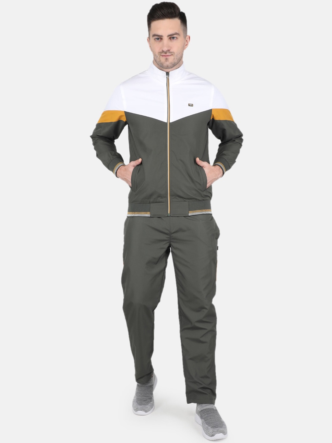 

Monte Carlo Men ColourBlocked Tracksuits, Olive