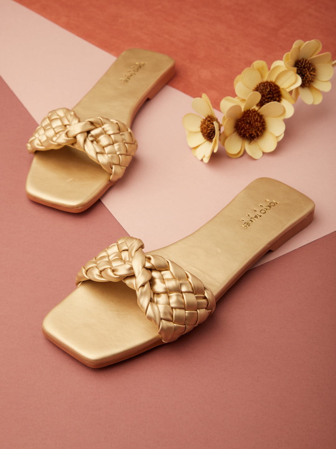 

Tokyo Talkies Women Open Toe Flats, Gold