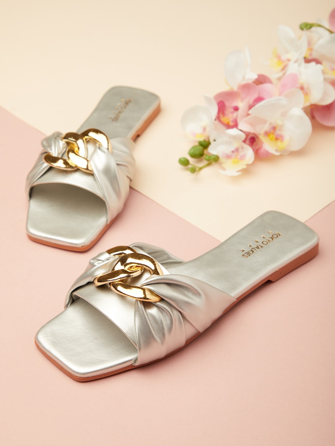

Tokyo Talkies Women Open Toe Flats, Silver