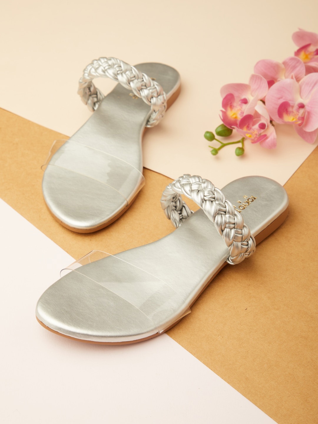 

Tokyo Talkies Women Open Toe Flats, Silver
