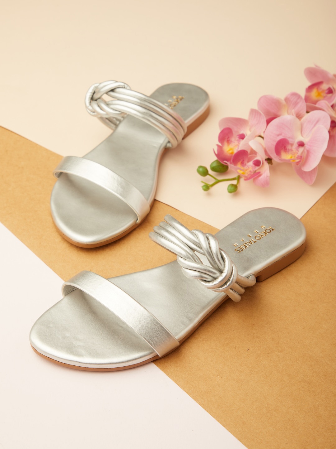 

Tokyo Talkies Women Open Toe Flats, Silver