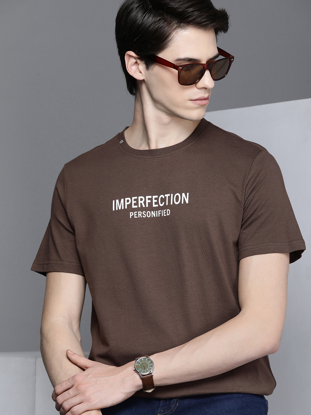 

Kenneth Cole Elementary Tee Men Chestnut Brown Typography Printed Pure Cotton T-shirt