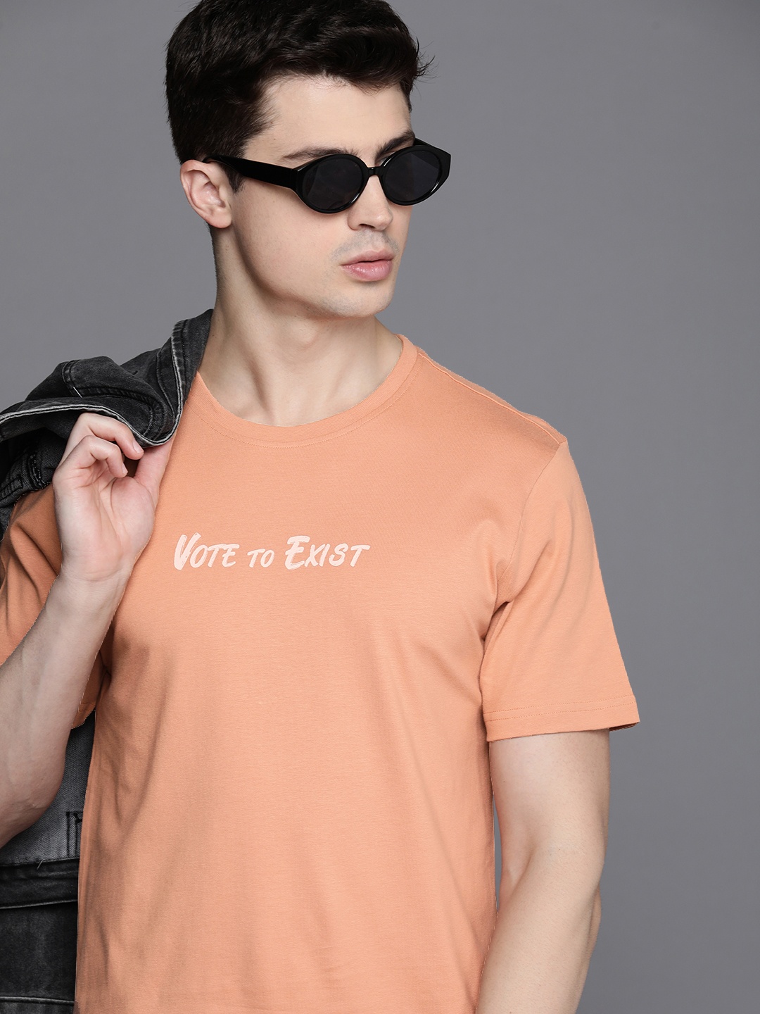 

Kenneth Cole Voice Tee Men Dusty Peach Pure Cotton Typography Printed T-shirt
