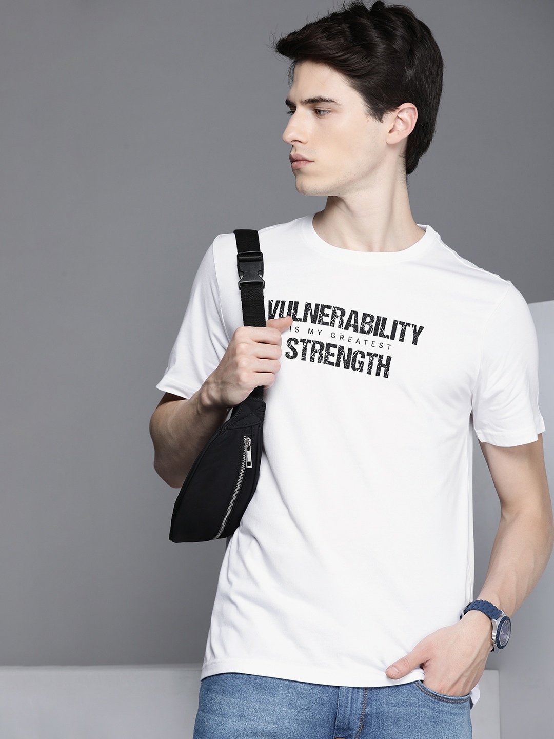 

Kenneth Cole Men Pure Cotton Typography Printed T-shirt, White