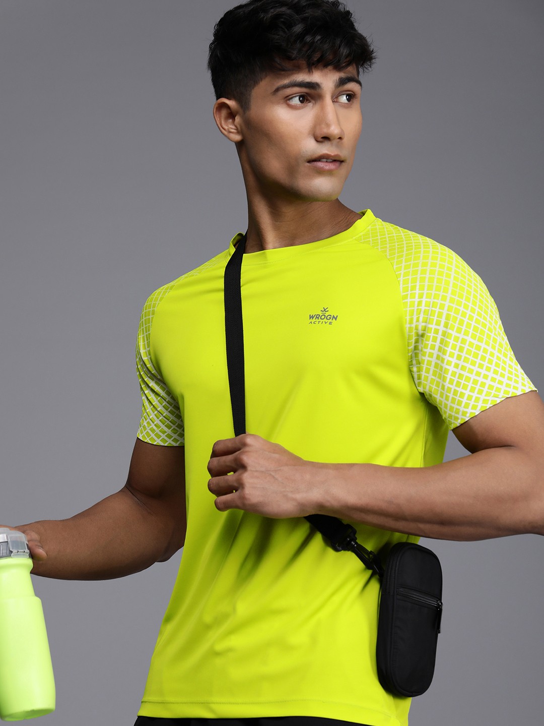 

WROGN ACTIVE Men Solid Slim Fit Sports T-shirt With Checked Detail On Sleeves, Lime green