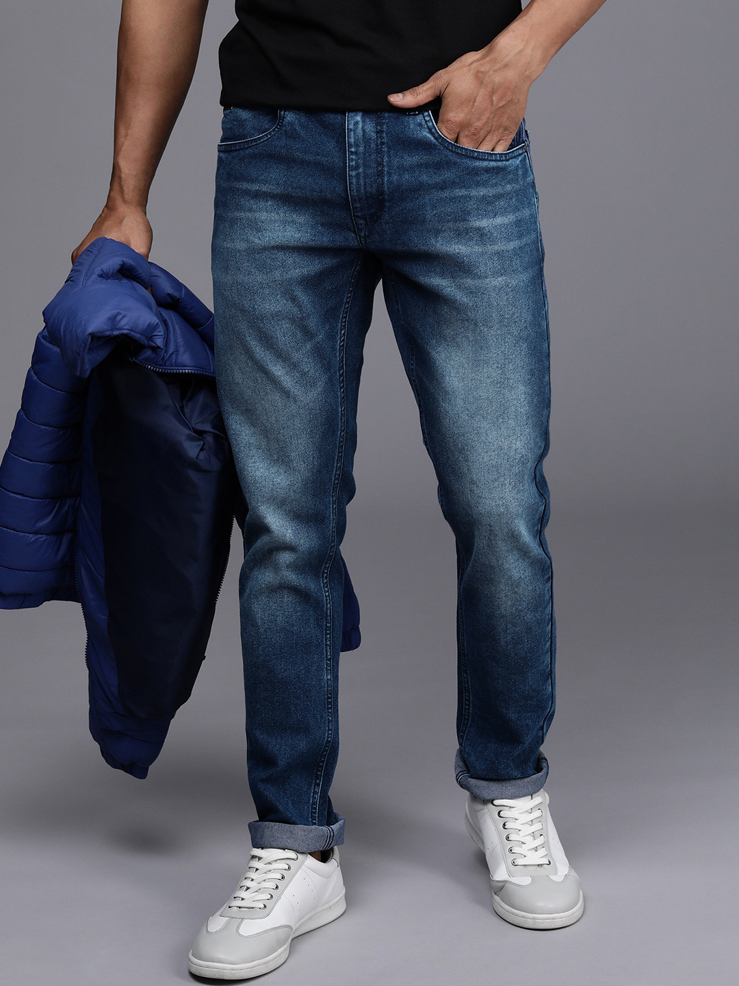 

WROGN Slim Fit Light Fade Stretchable Jeans, Navy blue