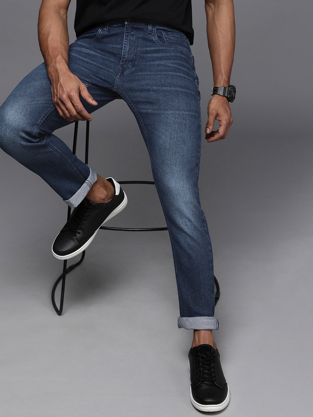 

WROGN Men Slim Fit Mid-Rise Clean Look Light Fade Stretchable Jeans, Blue