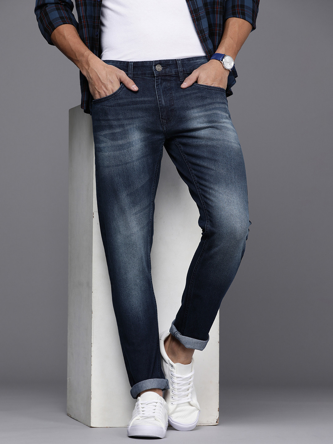 

WROGN Men Slim Fit Mid-Rise Clean Look Light Fade Stretchable Jeans, Blue
