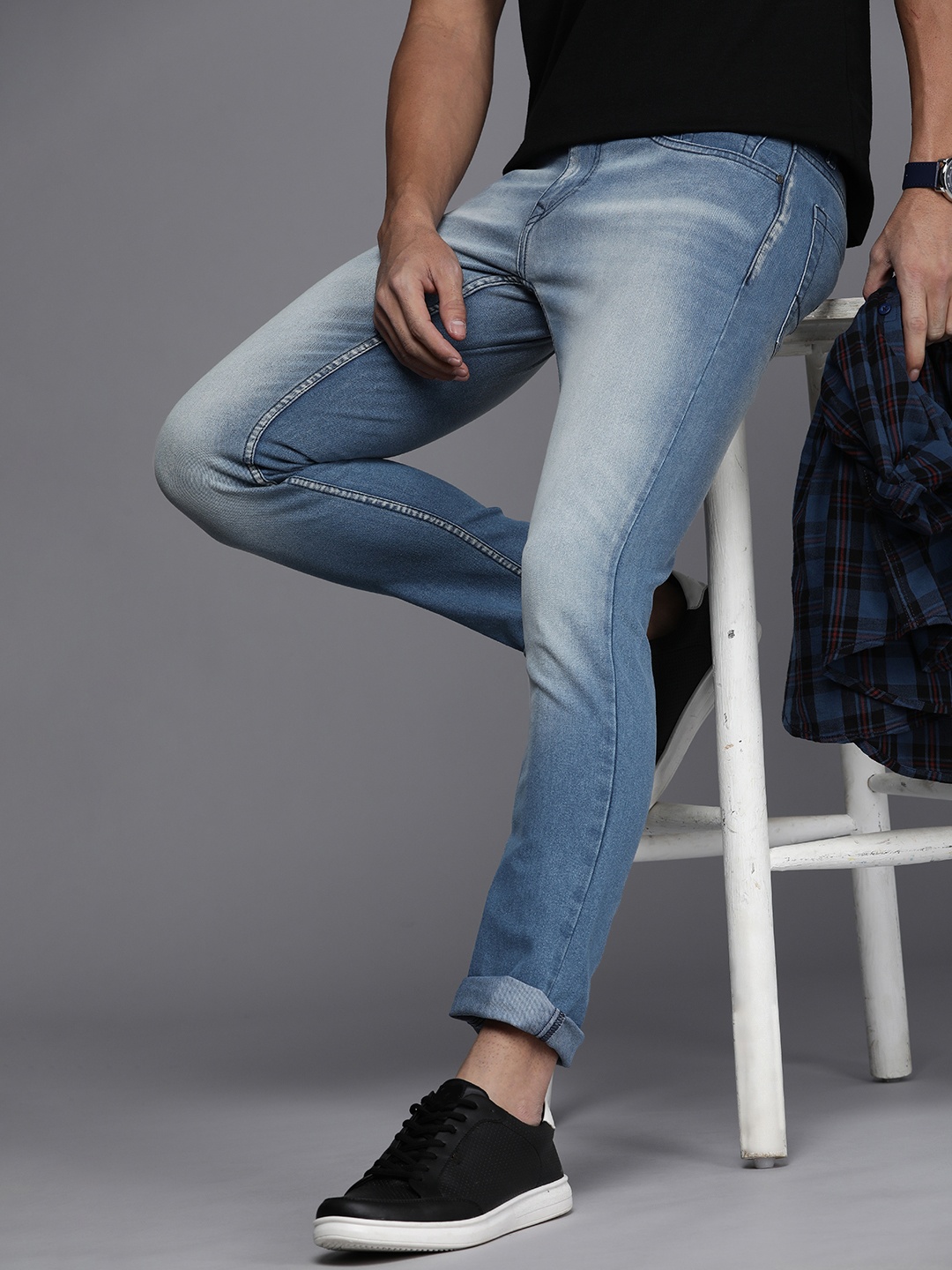 

WROGN Men Heavy Fade Mid-Rise Stretchable Jeans, Blue