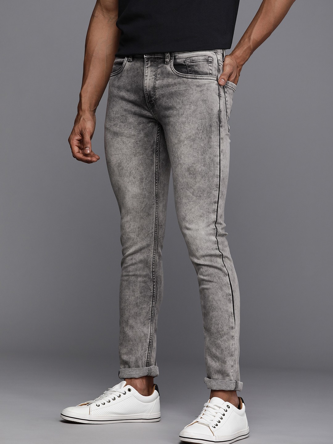 

WROGN Men Slim Fit Heavy Fade Stretchable Jeans, Grey