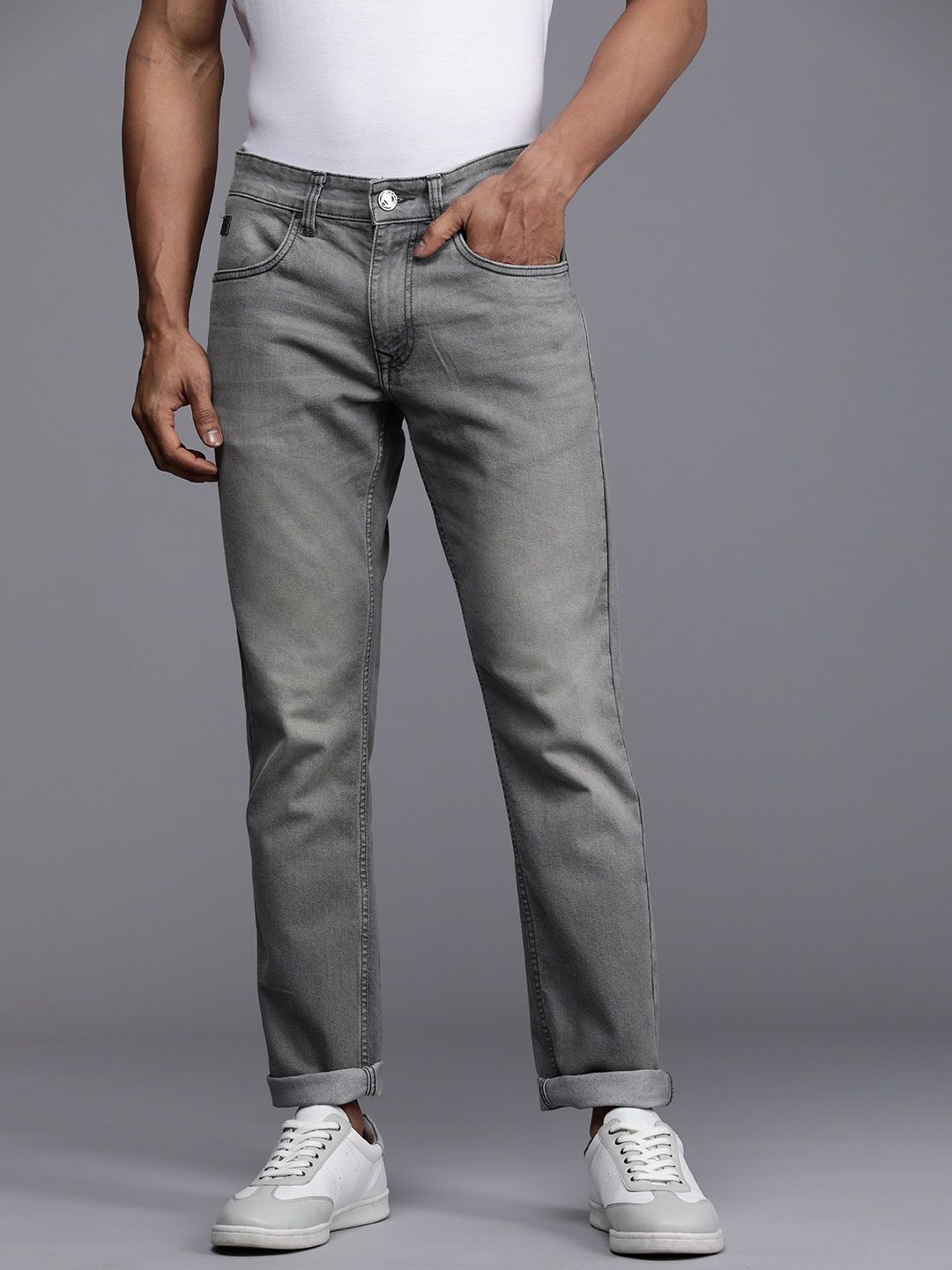 

WROGN Men Slim Fit Heavy Fade Stretchable Jeans, Grey