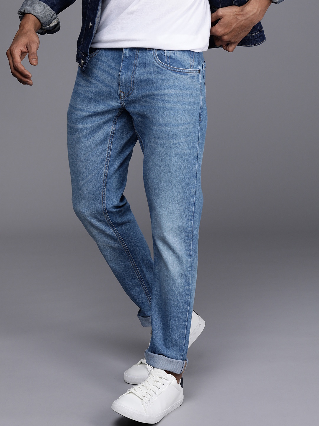 

WROGN Slim Fit Light Fade Stretchable Jeans, Blue