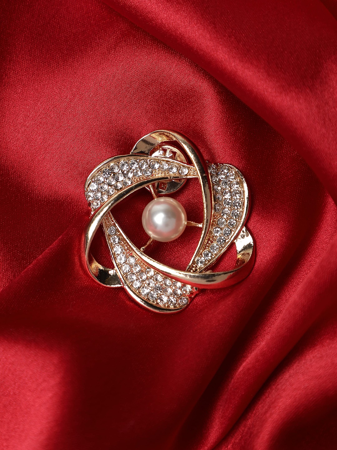

Alvaro Castagnino Men Floral Shaped Pearl Studded Brooch, Gold