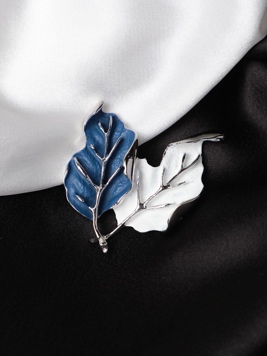 

Alvaro Castagnino Men Leaf Shaped Brooch, Silver