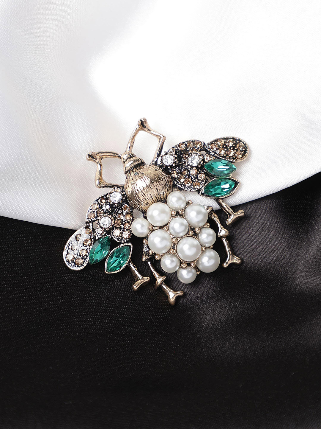 

Alvaro Castagnino Men Stone-Studded & Pearl Beaded Bee Shaped Brooch, Gold