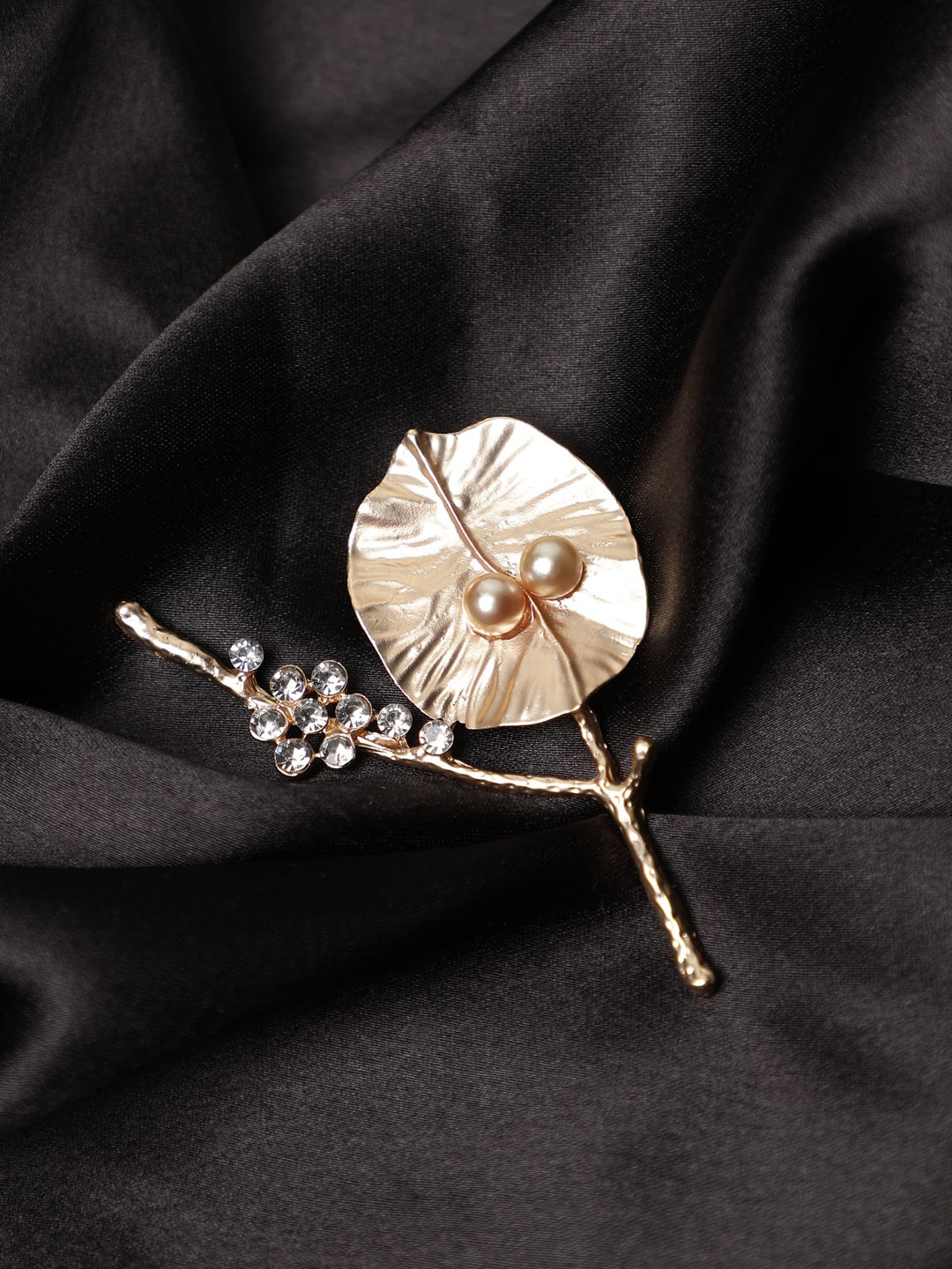 

Alvaro Castagnino Men Stone Studded Leaf Brooch, Gold