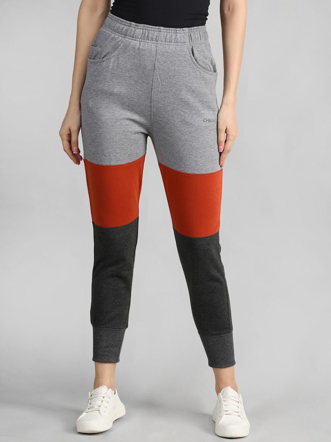 

CHKOKKO Women Colourblocked Fleece Gym Wear Joggers, Grey