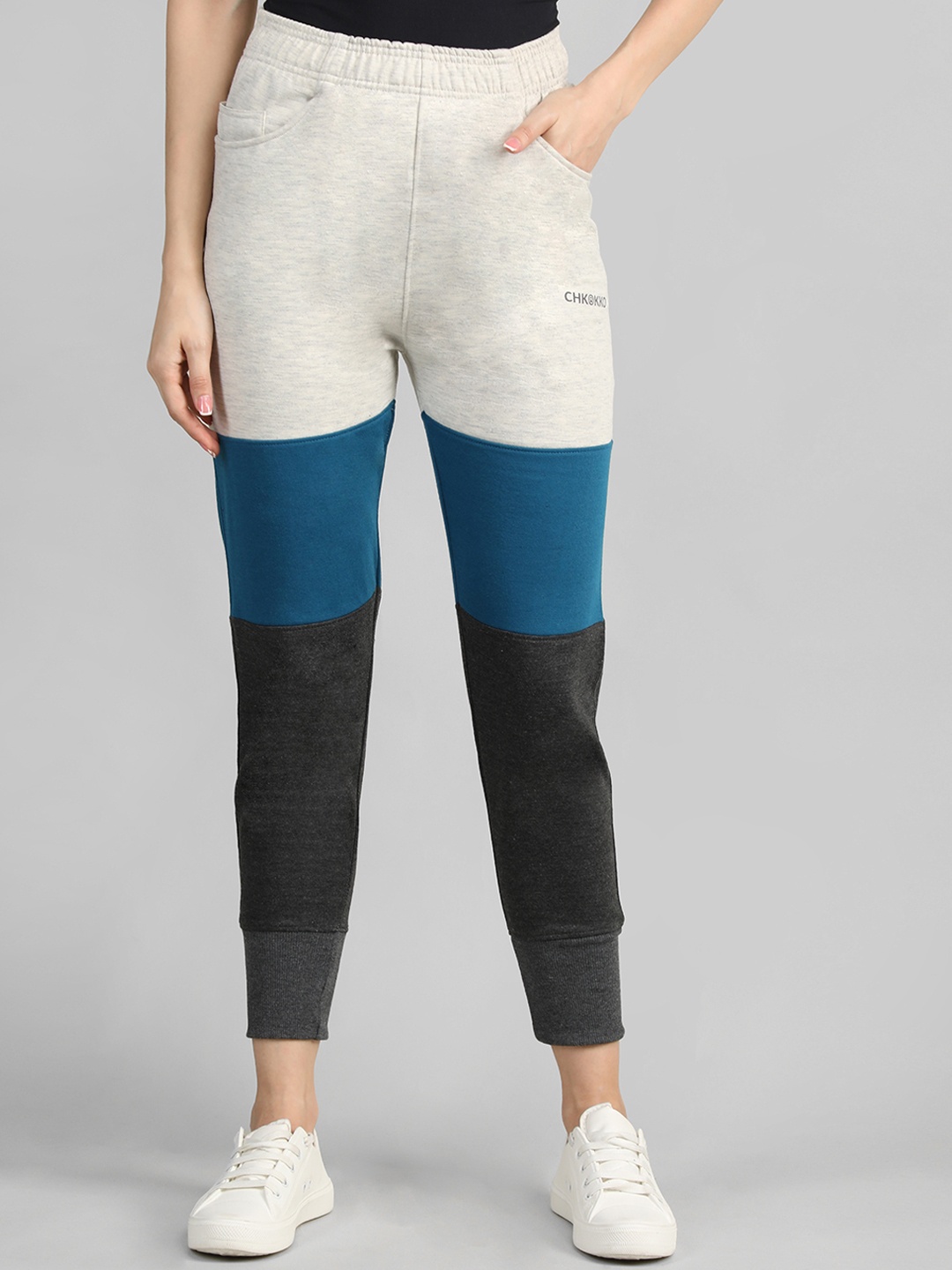 

CHKOKKO Women Colourblocked Fleece Gym Wear Joggers, Grey