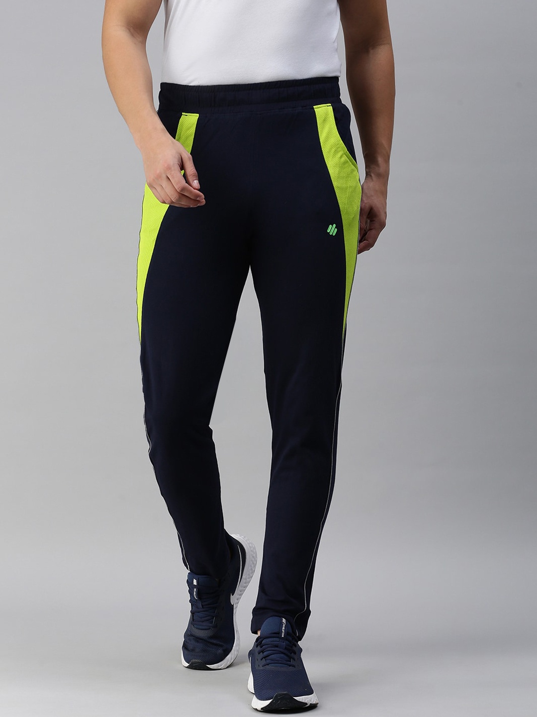 

ONN Men Cotton Mid-Rise Track Pants, Navy blue