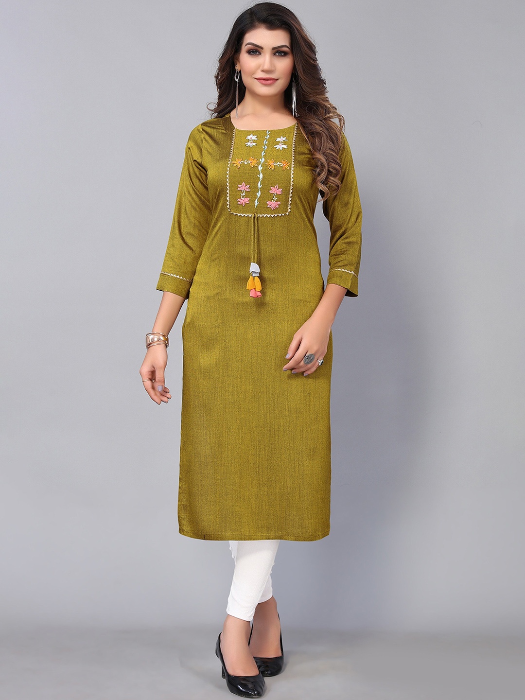 

Nimayaa Embellished Yoke Design Cotton Kurta, Olive