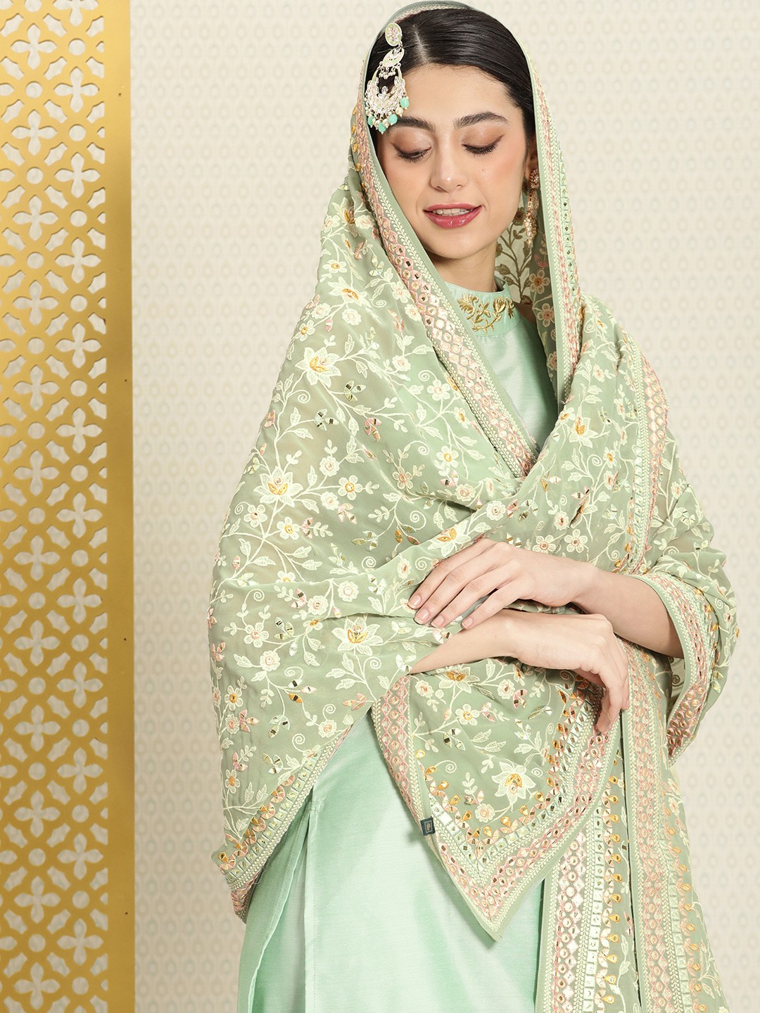 

House of Pataudi Embroidered Dupatta with Sequinned Jashn Details, Green