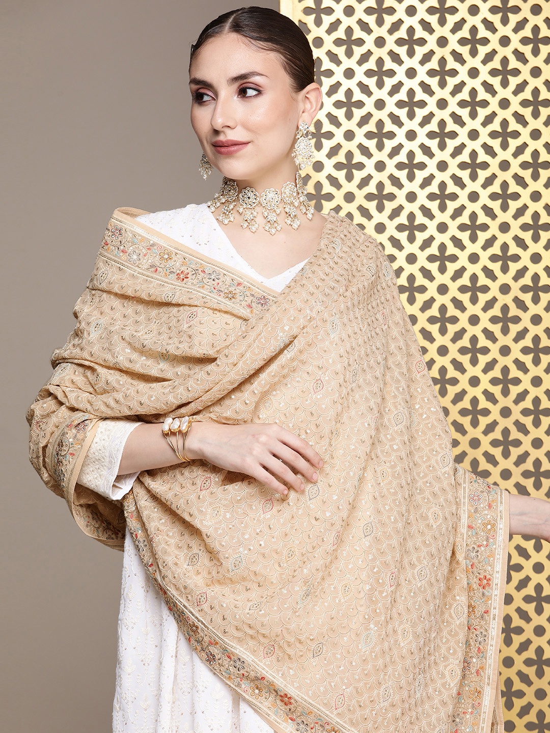 

House of Pataudi Rozana Floral Embroidered Dupatta, Beige