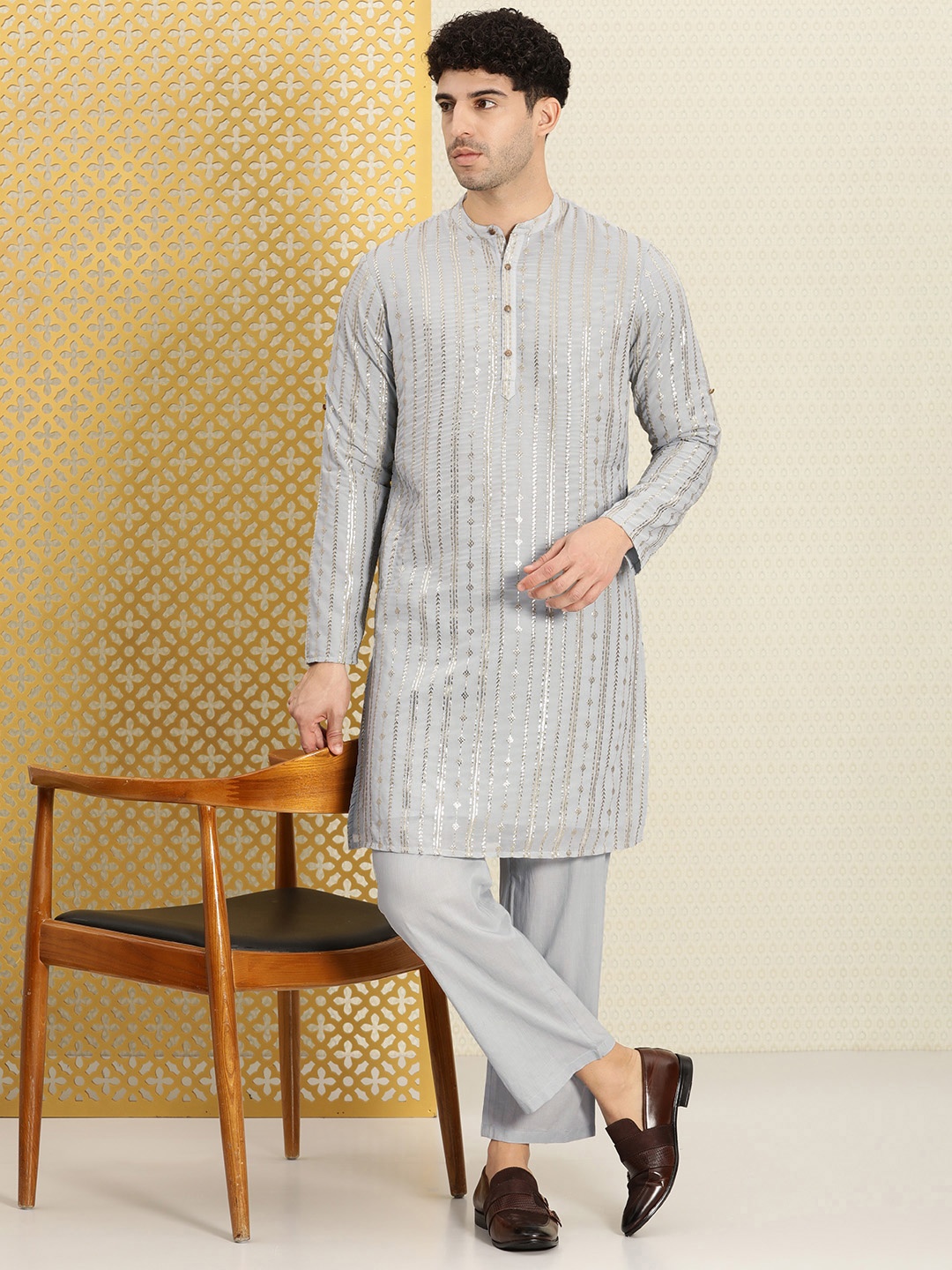 

House of Pataudi Men Striped Regular Thread Work Jashn Kurta with Trousers, Grey