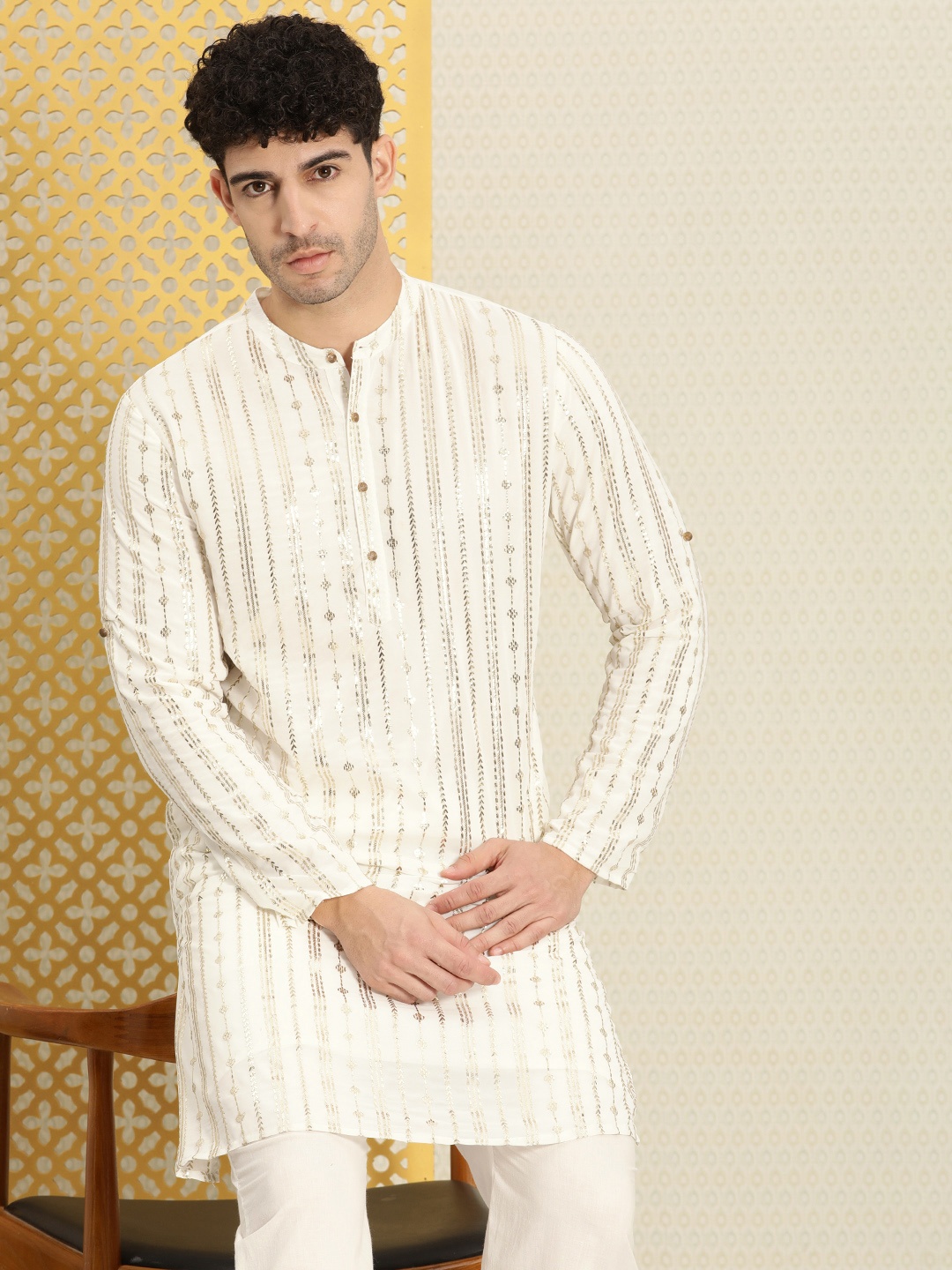 

House of Pataudi Men Striped Regular Thread Work Jashn Kurta with Trousers, White