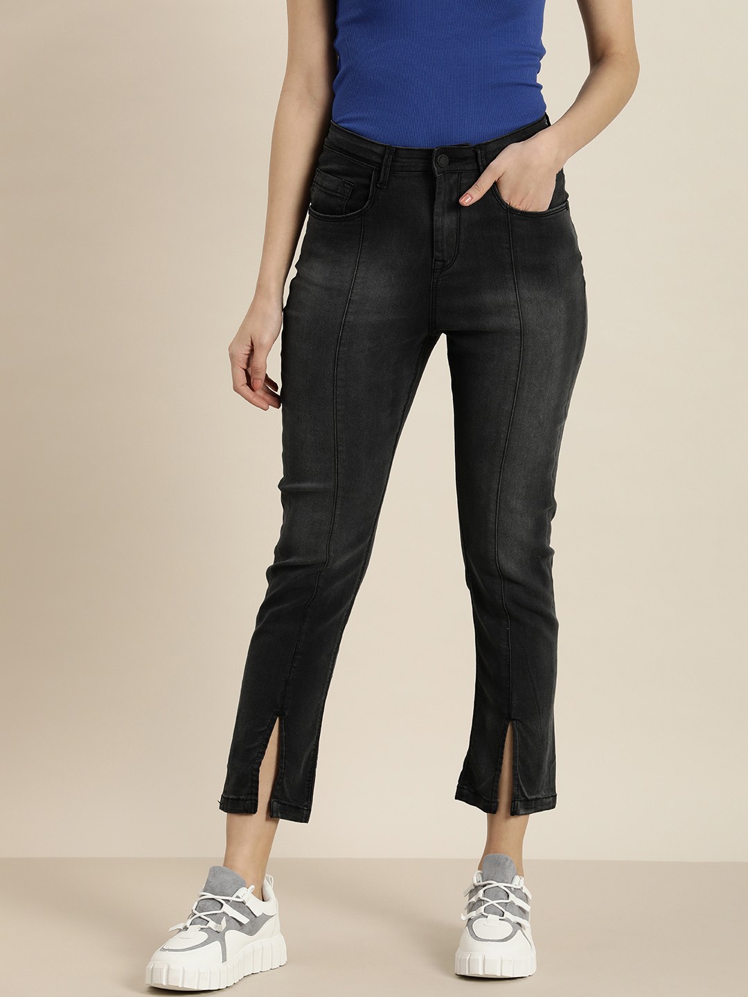

Moda Rapido Women Light Fade Stretchable Cropped Jeans, Black