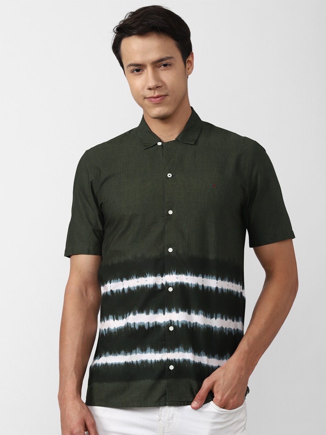 

Peter England Casuals Men Cotton Slim Fit Printed Casual Shirt, Green