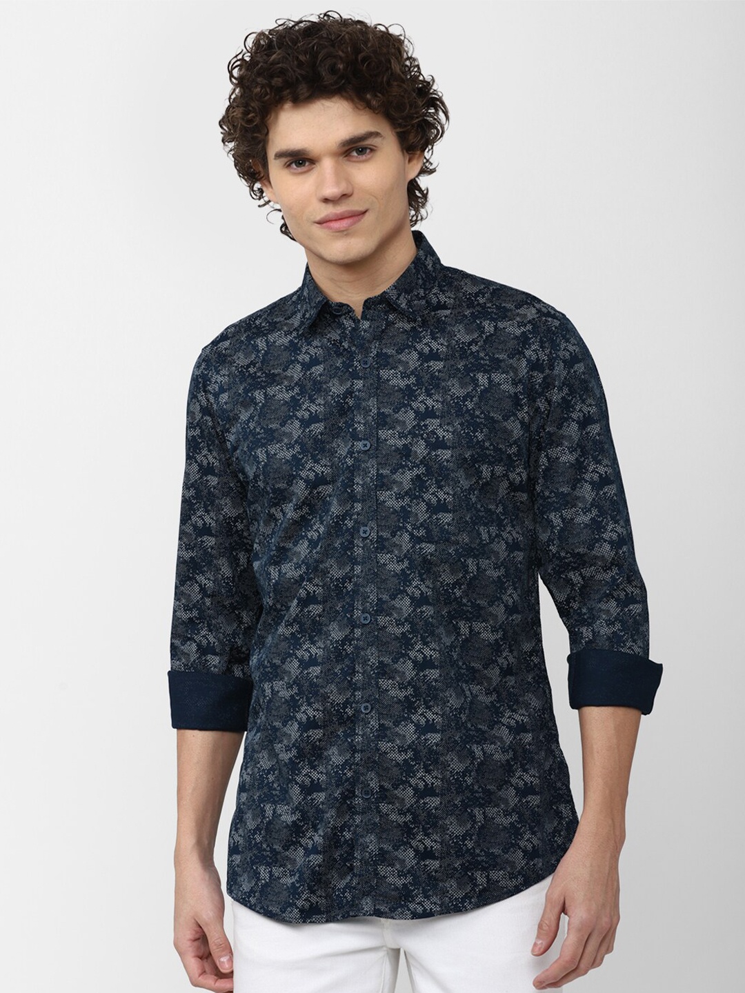 

Peter England Casuals Men Cotton Slim Fit Floral Printed Casual Shirt, Navy blue
