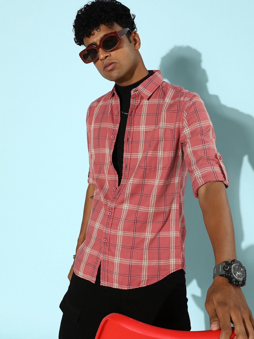 

HERE&NOW Men Reddish Coral Pure Cotton Slim Fit Love Is In The Air Infused Checks Shirt