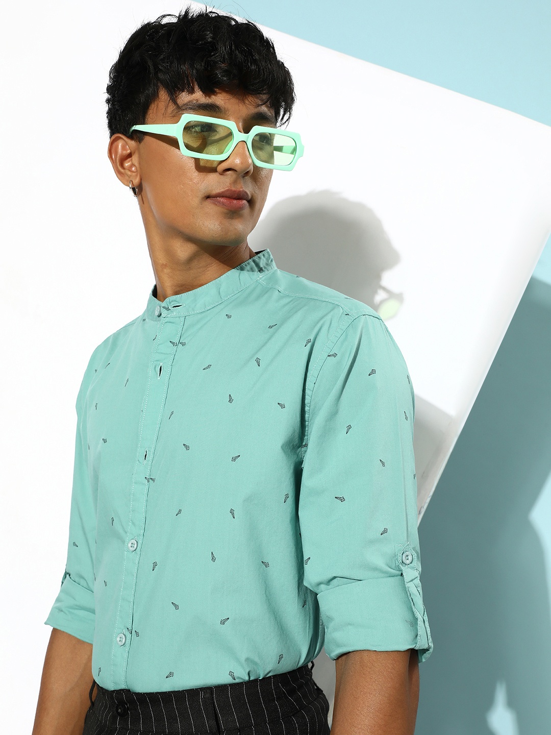 

HERE&NOW Men Sea Green Pure Cotton Slim Fit Love Is In The Air Flower Power Shirt