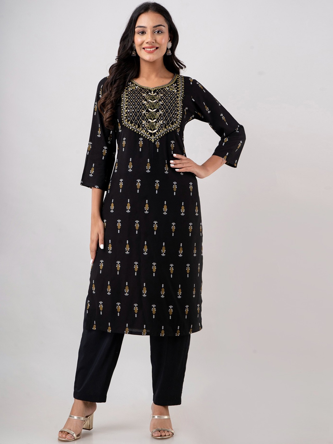 

HERE&NOW Embroidered Thread Work Kurta with Trousers, Black
