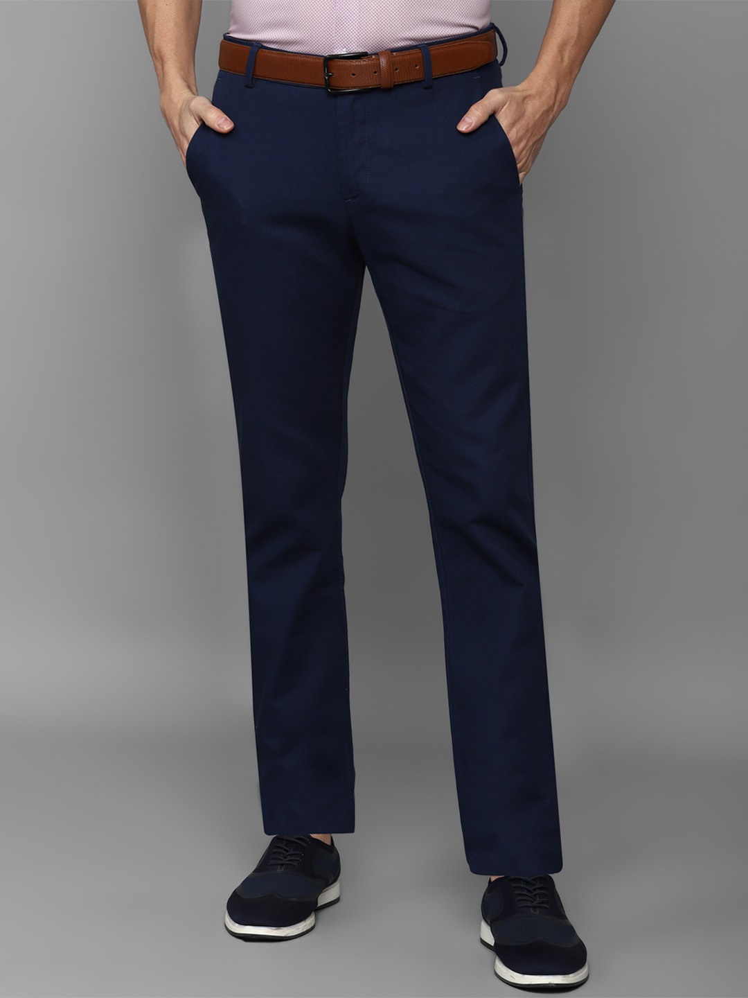 

Allen Solly Men Slim Fit Trousers, Navy blue