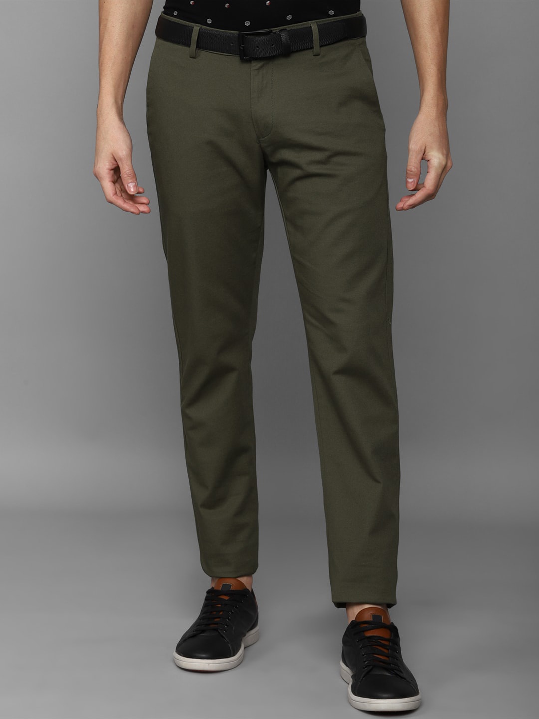 

Allen Solly Sport Men Cotton Solid Slim Fit Trousers, Green