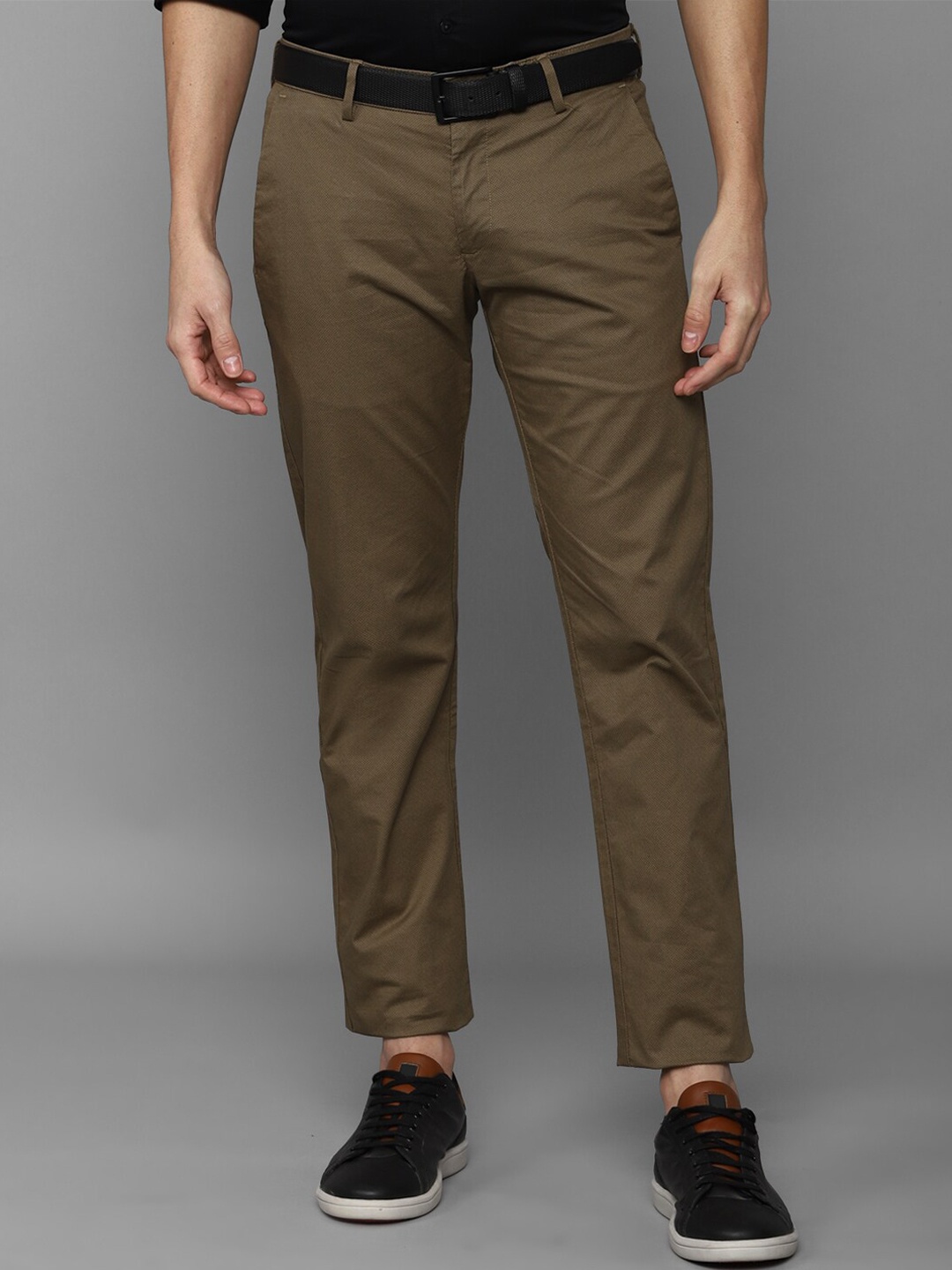 

Allen Solly Sport Men Solid Slim Fit Trousers, Brown