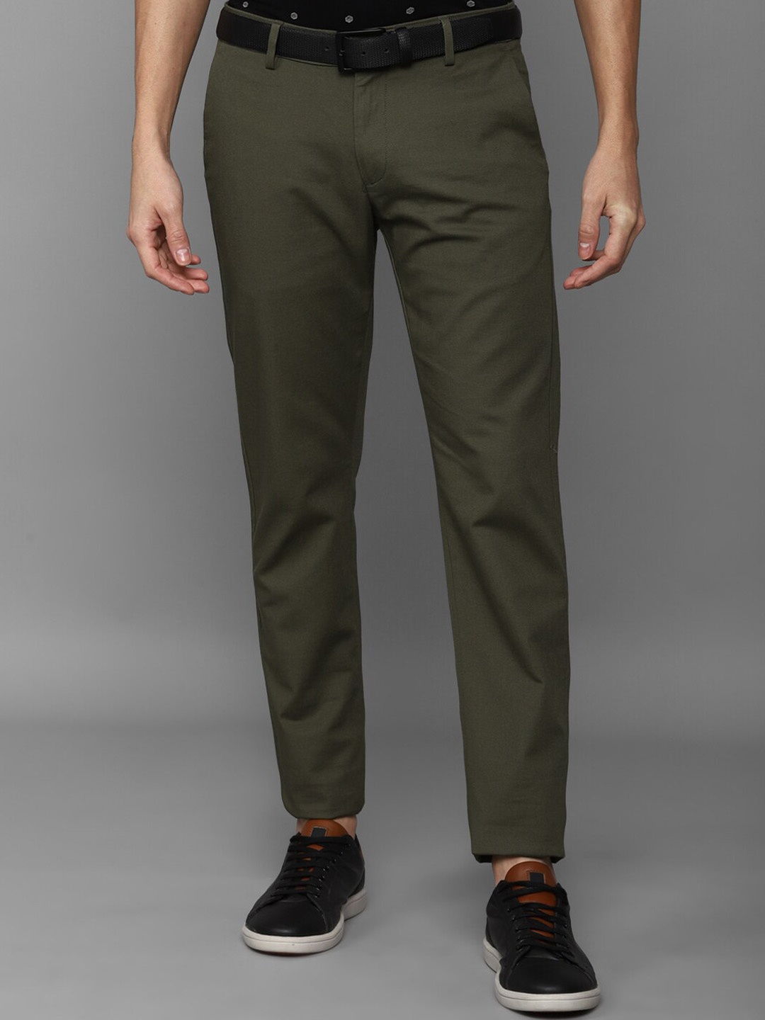 

Allen Solly Sport Men Cotton Solid Slim Fit Trousers, Green