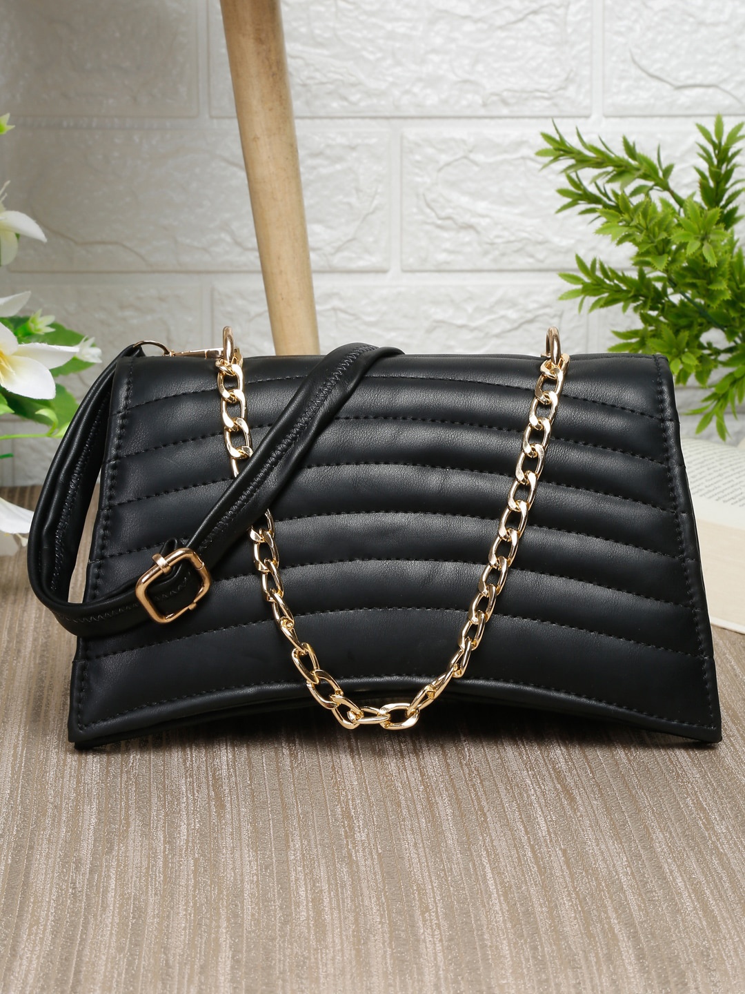 

Apsis Structured Sling Bag with Quilted, Black