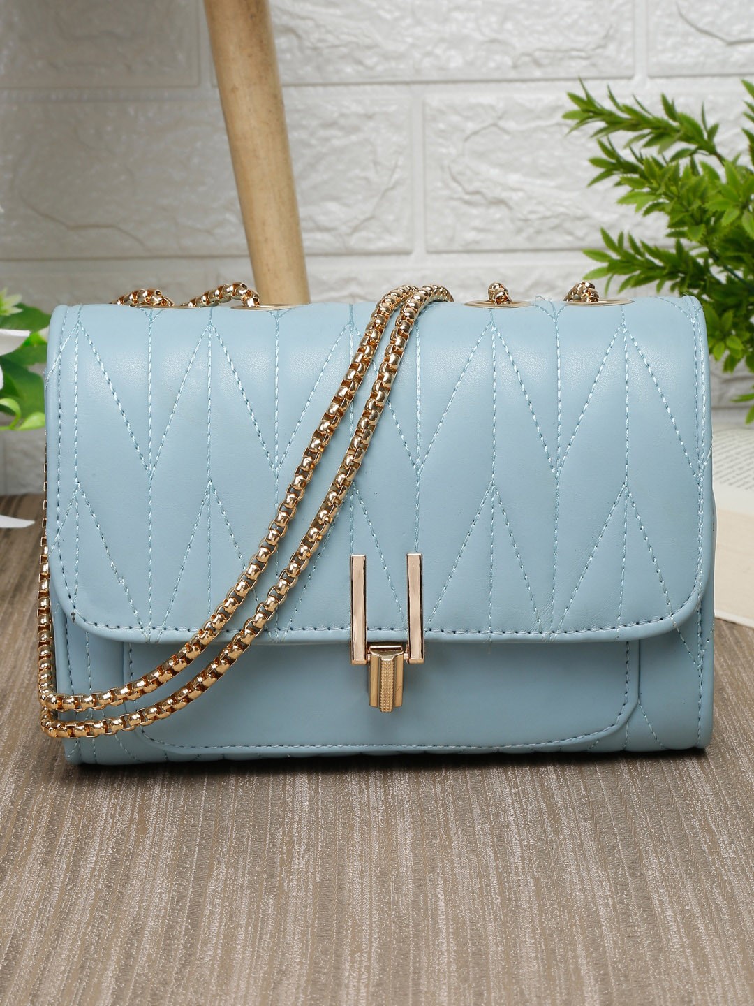 

Apsis Textured Structured Handheld Bag, Blue