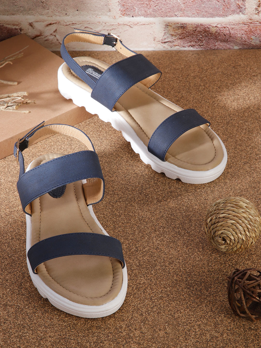 

Roadster Women Open Toe Flats, Navy blue