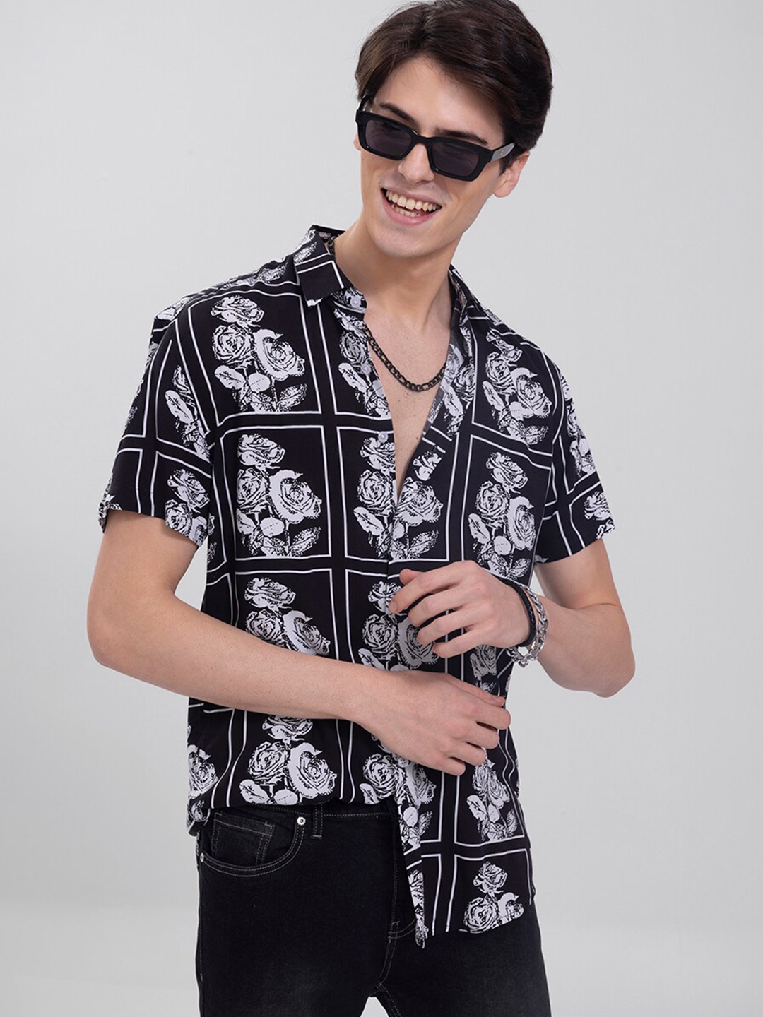 

Snitch Men Slim Fit Floral Printed Casual Shirt, Black