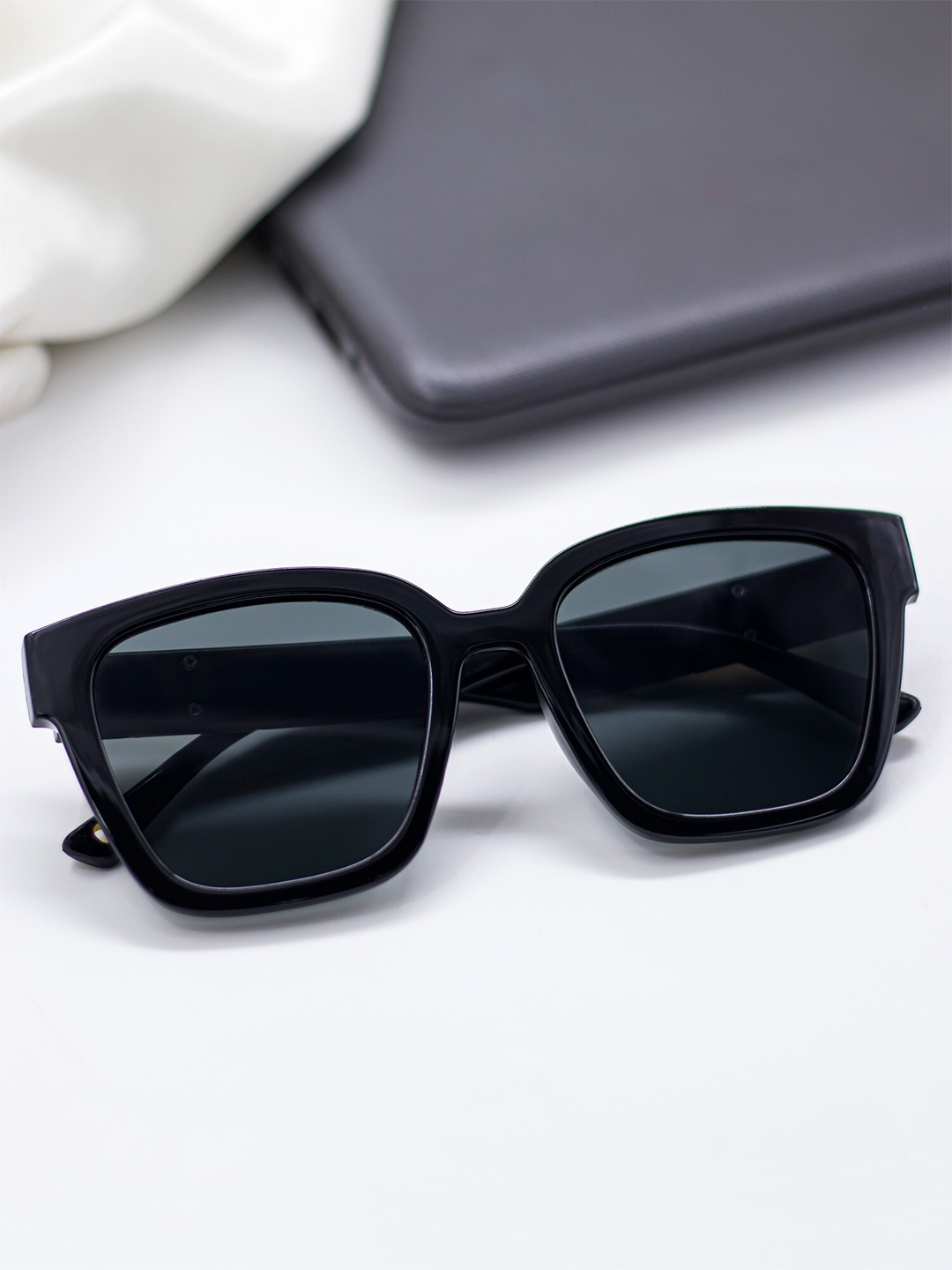 

Bellofox Men Grey Lens & Black Wayfarer Sunglasses