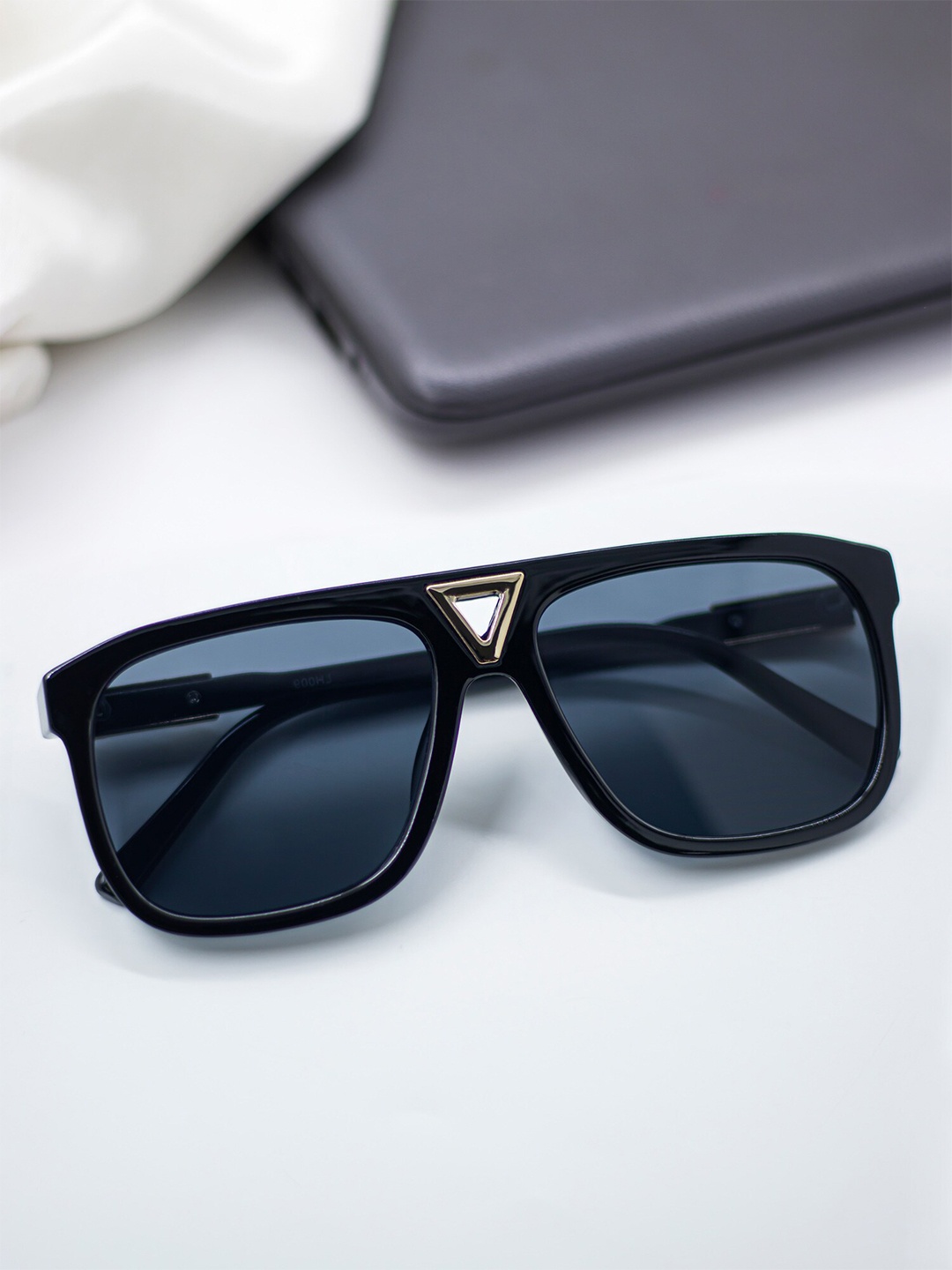 

Bellofox Men Grey Lens & Black Wayfarer Sunglasses