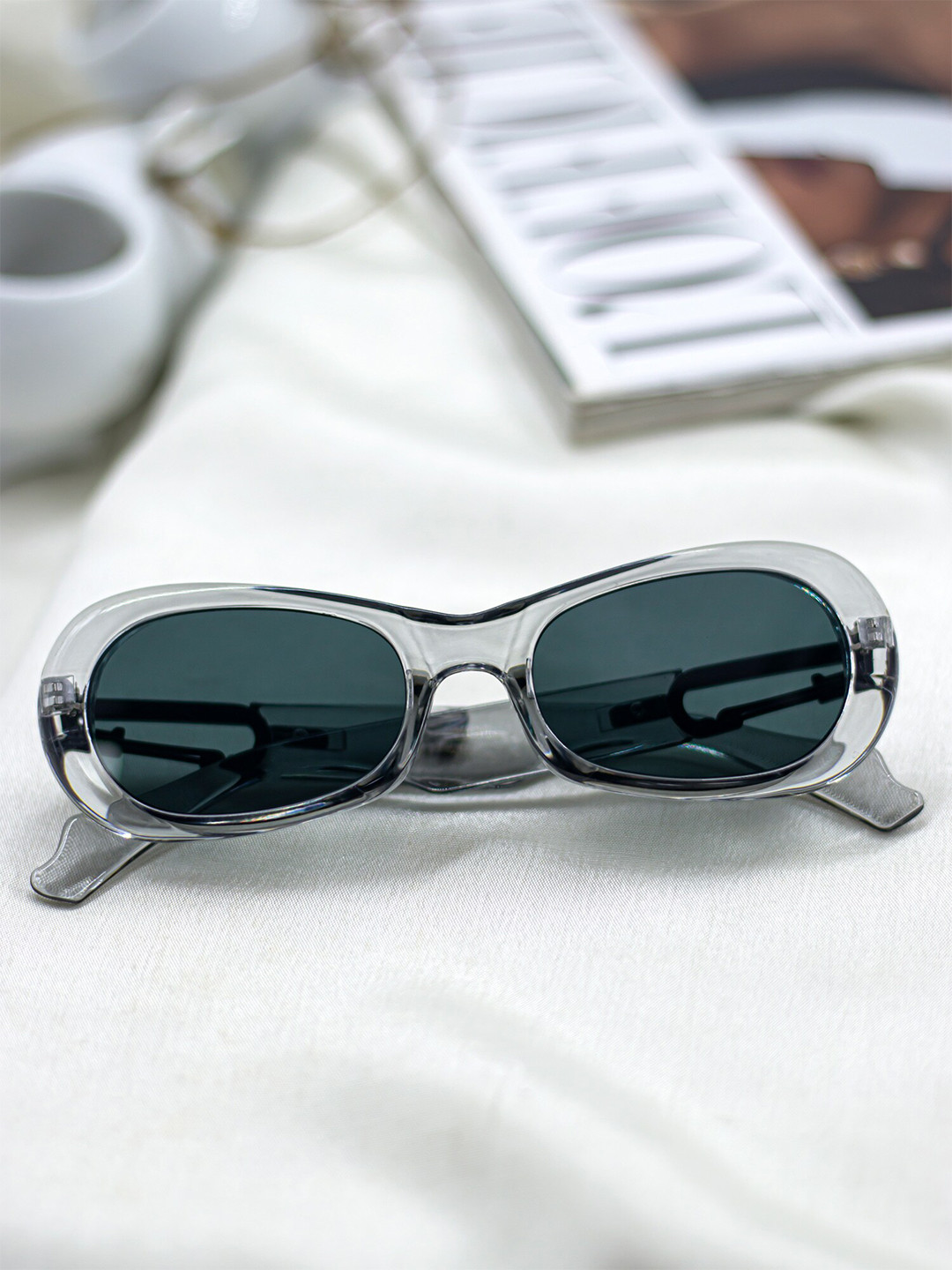 

Bellofox Men Oval Sunglasses, White