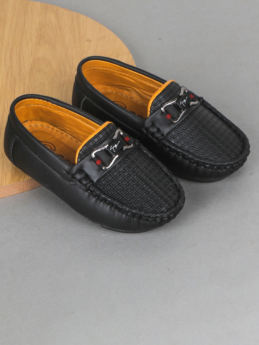 

FEETWELL SHOES Boys Textured Loafers, Black