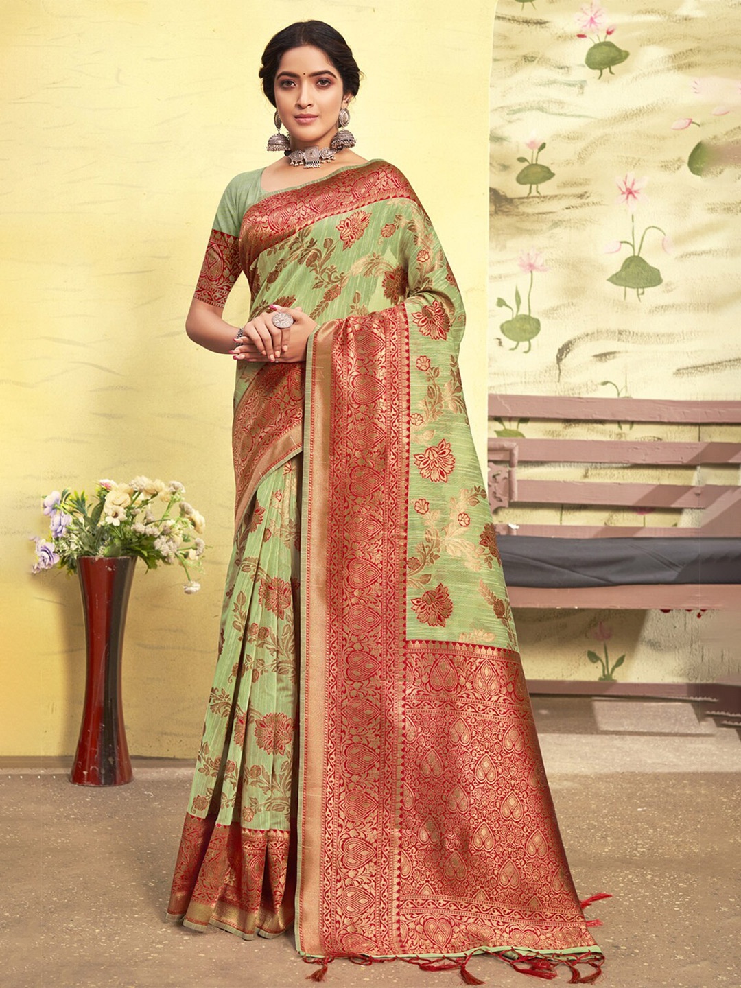 

SANGAM PRINTS Woven Design Zari Saree, Green