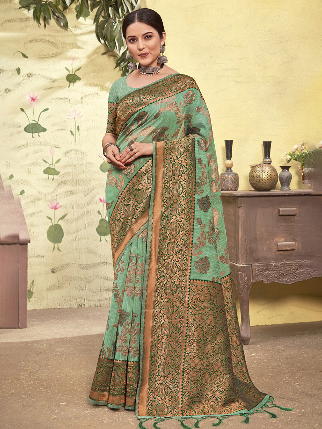 

SANGAM PRINTS Floral Woven Design Zari Saree, Green
