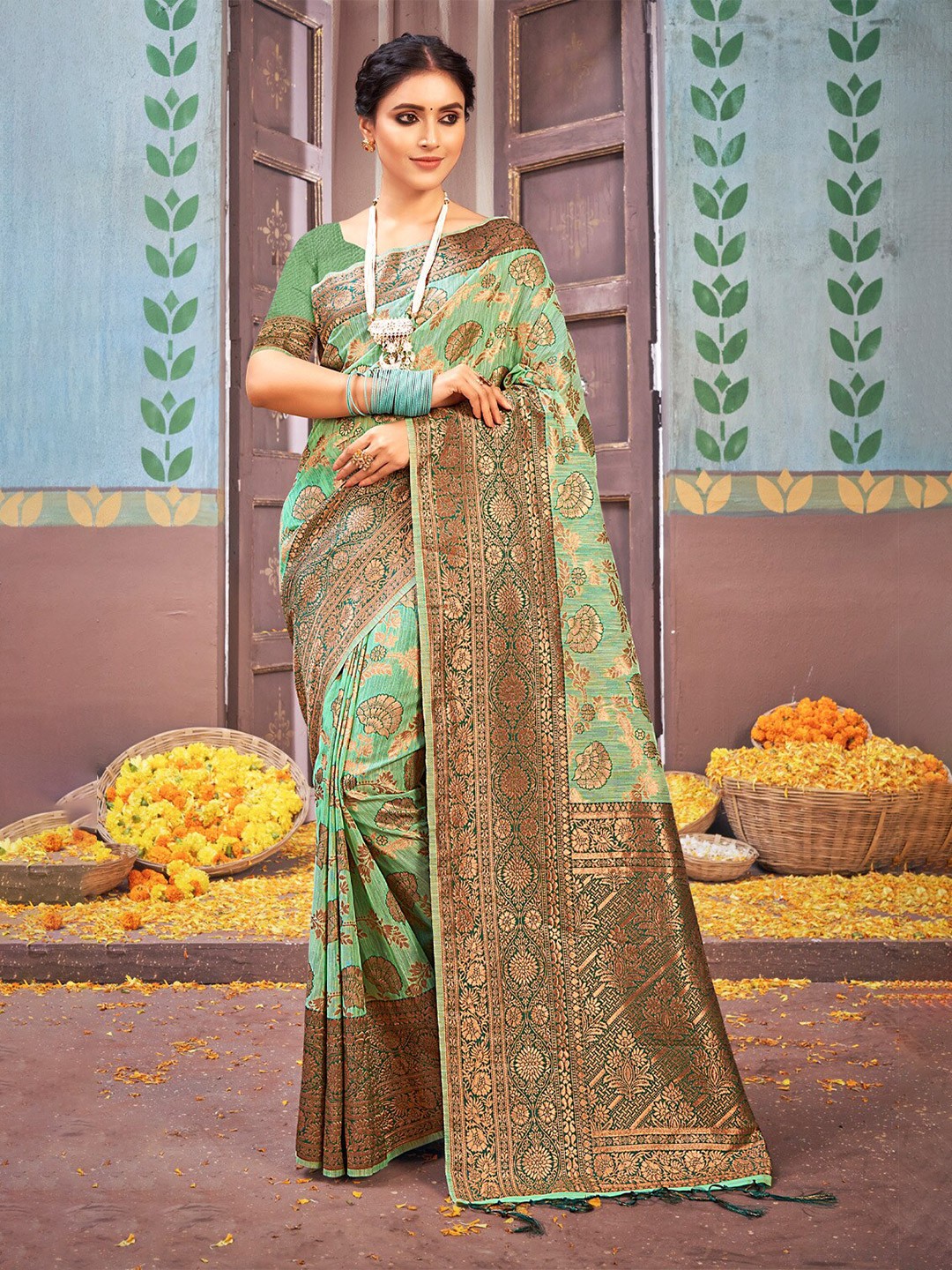 

SANGAM PRINTS Floral Woven Design Zari Saree, Green