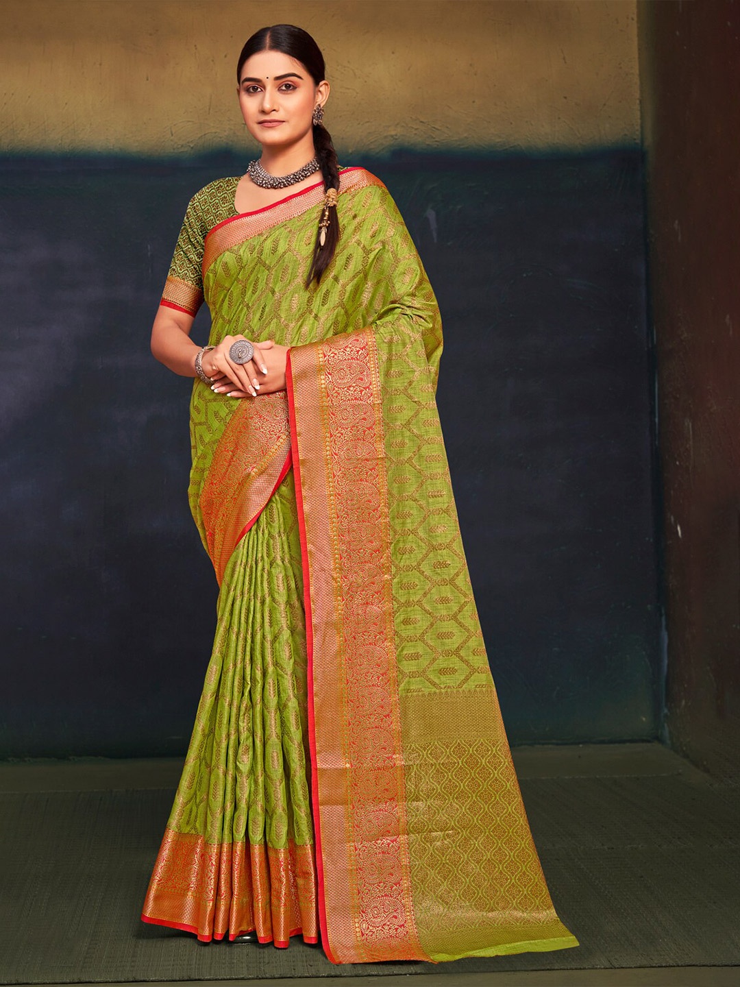 

SANGAM PRINTS Ethnic Motifs Woven Design Zari Saree, Green